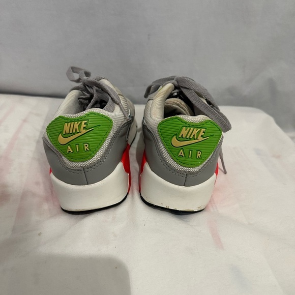 Nike Kids White Multicolor Sneakers Size 5Y - Picture 3 of 5